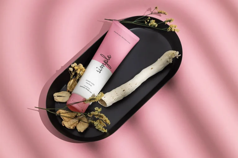 imgi_14_Cosmetic_Tube_on_Black_Tray